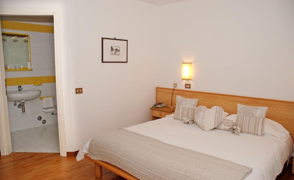 Albergo Centrale Santo Stefano Di Cadore Room photo